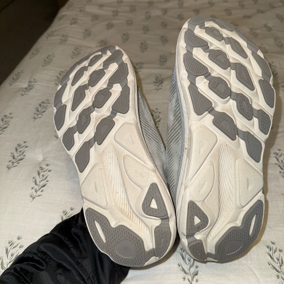 Men’s gray Hoka tennis shoes - Picture 7 of 10